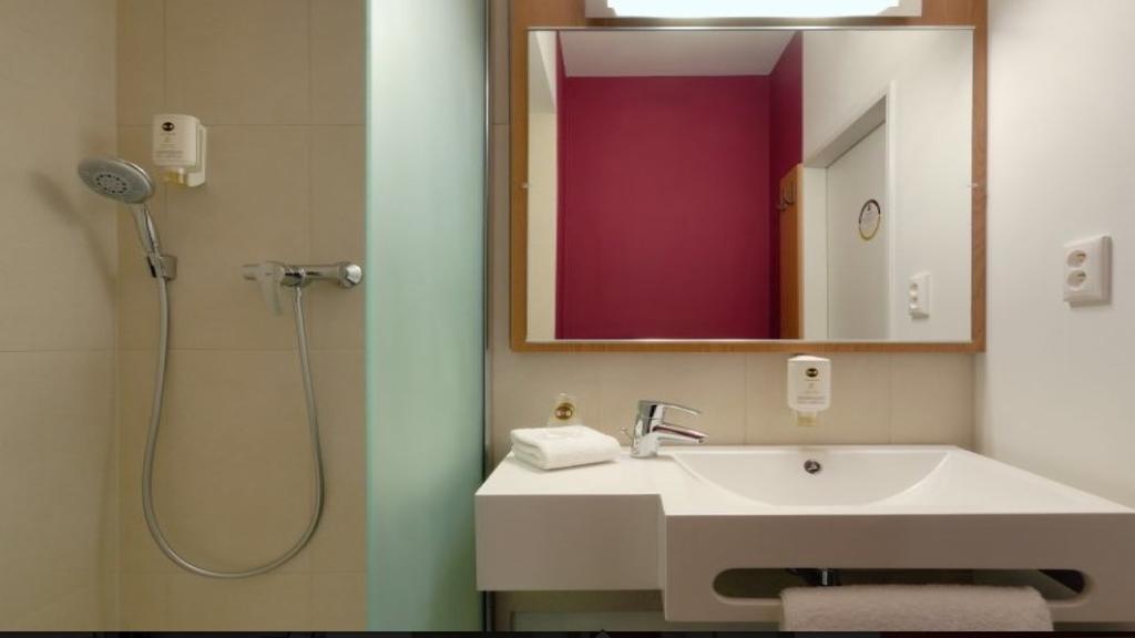 บีแอนด์บี โฮเต็ล ปารีส โรแม็งวีล นัวซี-เลอ-เซก Hotel โรแมงวิลล์ ภายนอก รูปภาพ